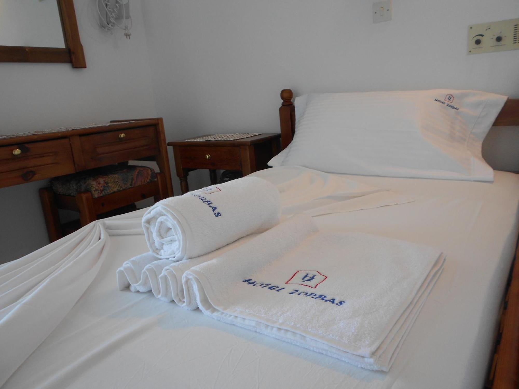 פיתגוריו Zorbas Hotel חדר תמונה
